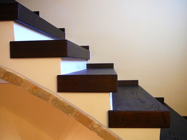 scale in muratura di legno